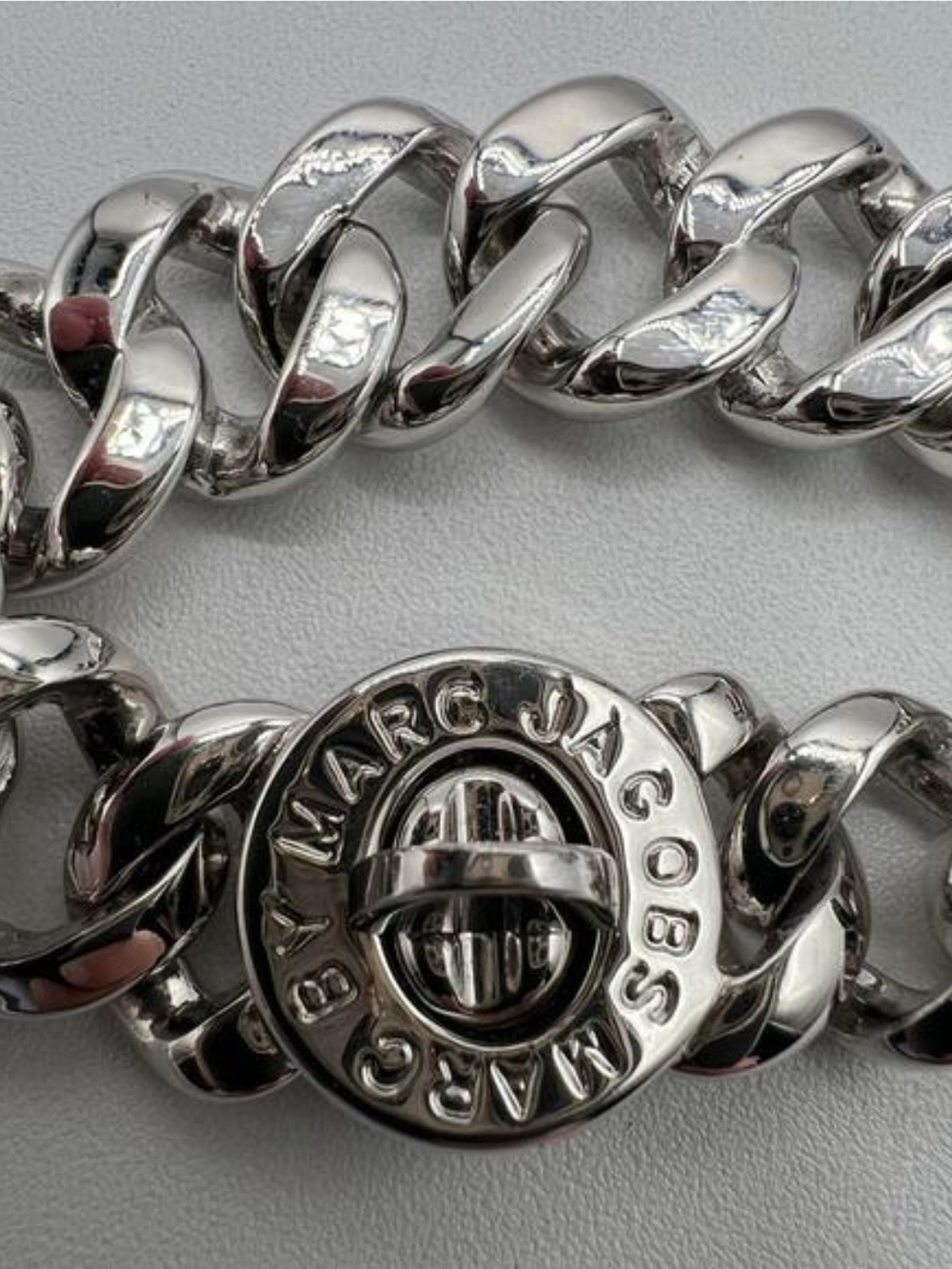 Woman Silver Tone LG Braclet